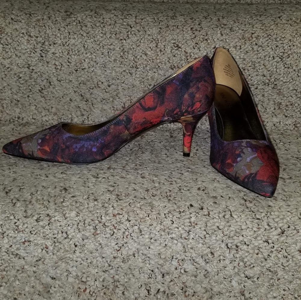 Brand new floral print Nine West kitten heel